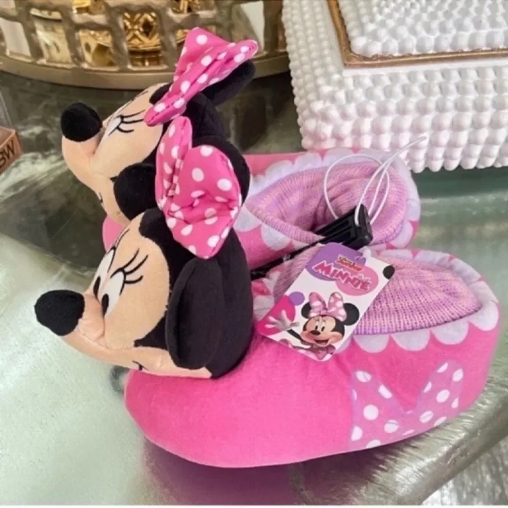 NWT Minnie Mouse Disney  Girls 3D Minnie Head Sock Top Slippers Size 9/10